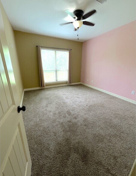 Building Photo - 125 Collier Dr