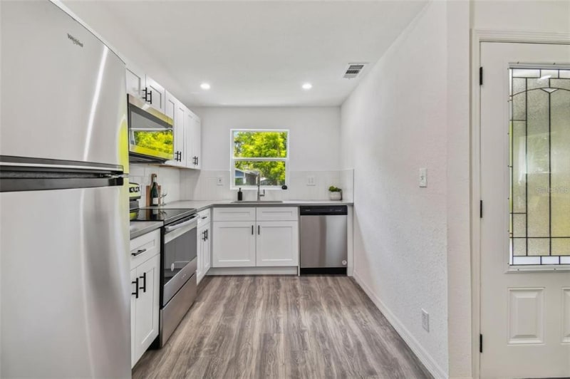 Building Photo - 908 E Cayuga St