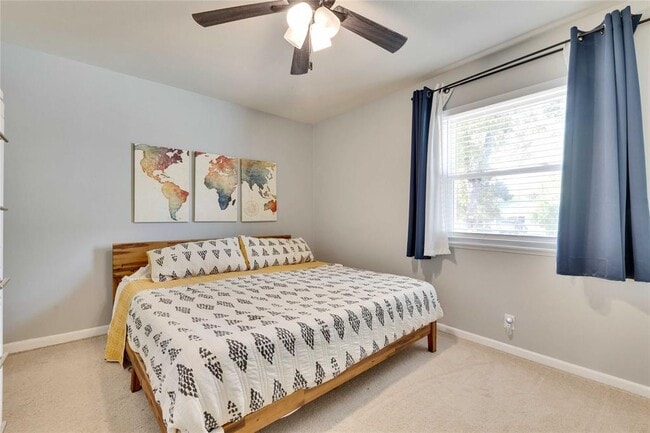 Building Photo - 8213 Briarwood Ln