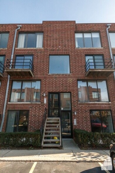 Building Photo - 944 W Grace St