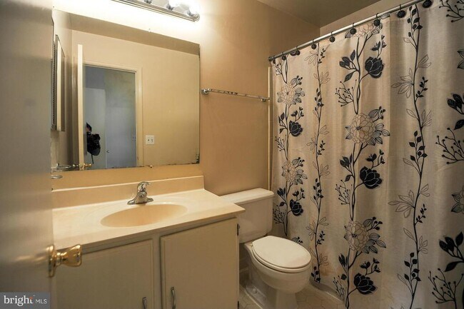 Building Photo - 128 Sulgrave Ct