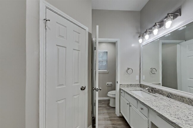Building Photo - 21226 Park Run Dr
