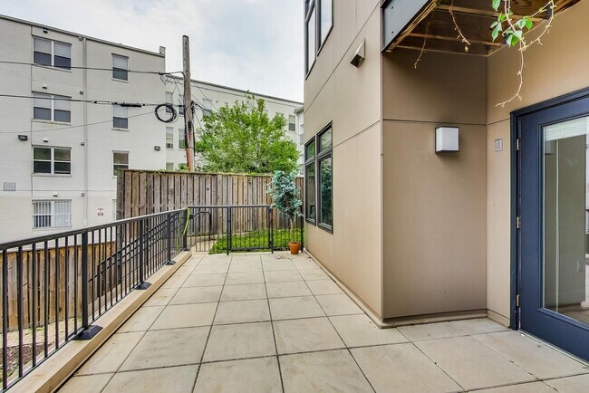Building Photo - Gorgeous 2 bedroom 2 bath condo just steps from Columbia Hgts center $3,550