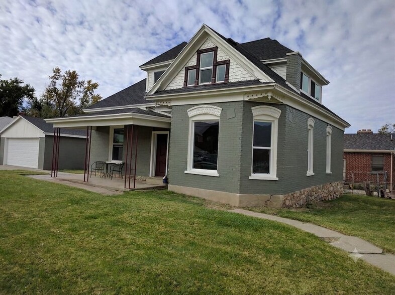 Building Photo - 393 N 100 W