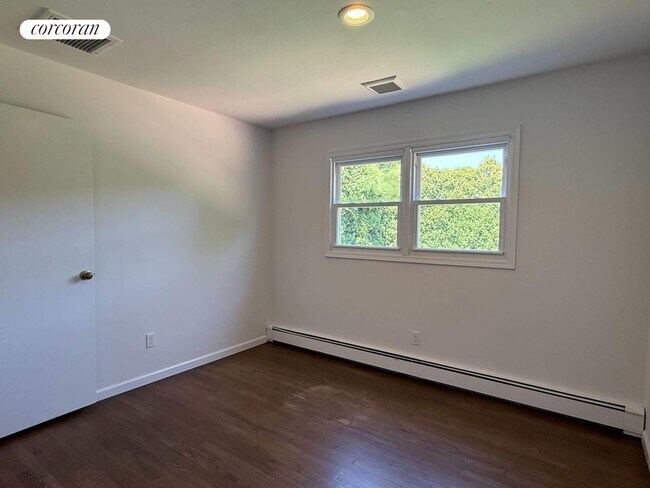Building Photo - 3220 Delmar Dr
