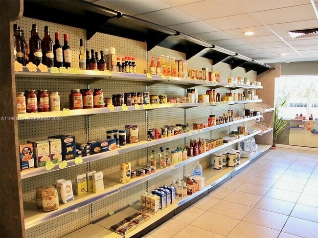 Building Photo - 400 Kings Point Dr