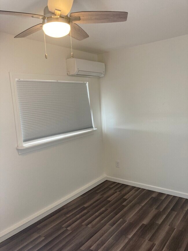 Building Photo - Modesto 3 Bedroom 2 Bath Solar Power Home ...