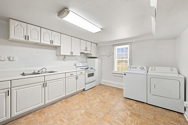 Building Photo - 101 E Woodall St