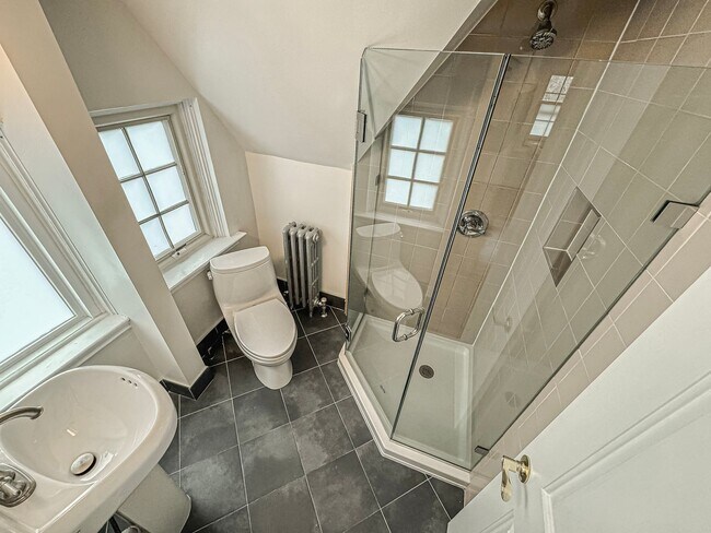 Building Photo - Stunning 4 Bed 3 Bath Tudor-style Brick Townhome In Desired Foxhall