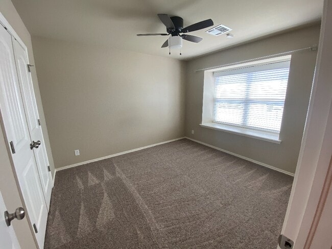 Building Photo - 15201 E 109th St N