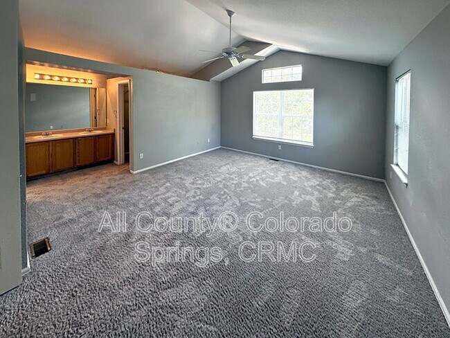 Building Photo - 5859 Instone Cir