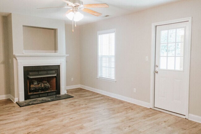 Building Photo - ***Coming Soon!!!!***Beautiful town home in Clayton