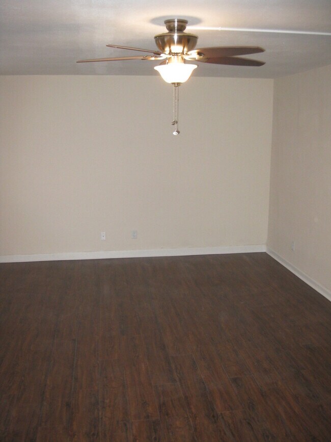 Building Photo - 171 Cherry St