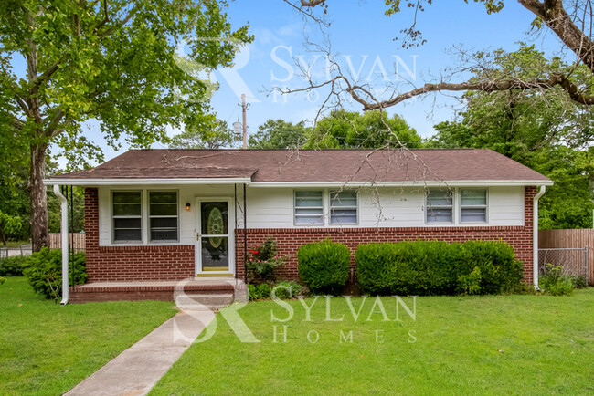 Building Photo - Welcome to this charming abode.