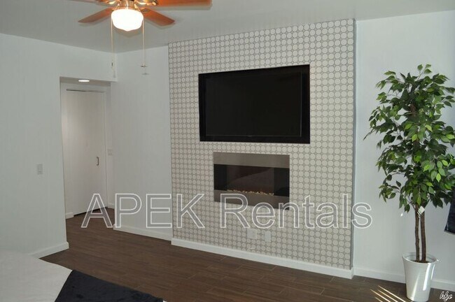 Building Photo - 1925 N Vía Miraleste