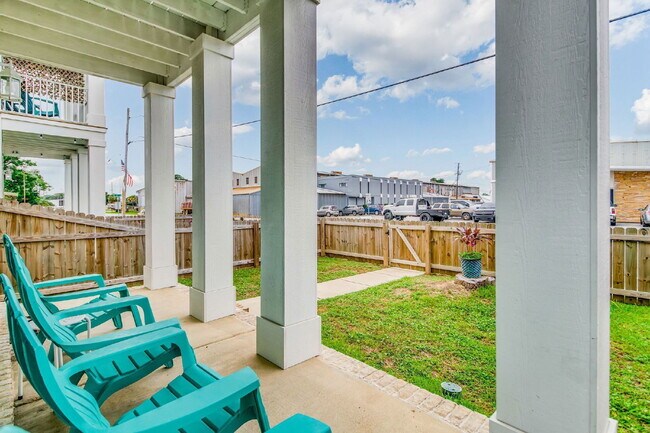 Building Photo - 1002 W Main St