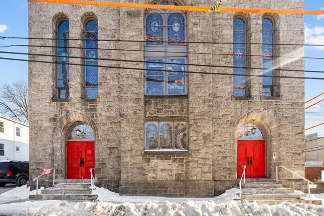 Building Photo - 401 Martin St