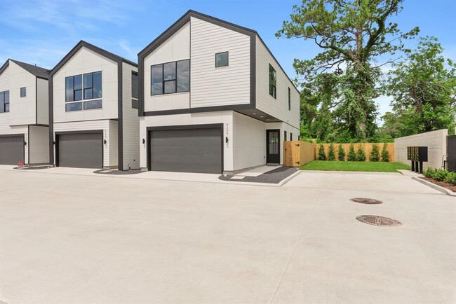 Building Photo - 6139 W Forest Dr