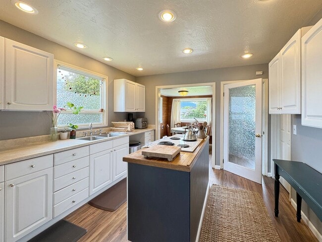 Building Photo - Charming Home for Lease