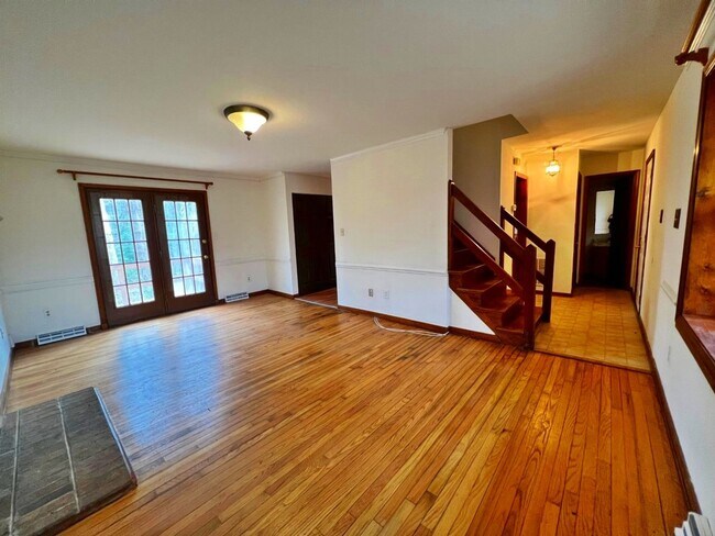 Building Photo - Colonial on Large Wooded Lot