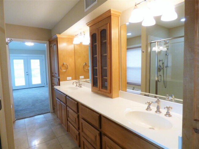 Building Photo - 1027 Short Reach Dr