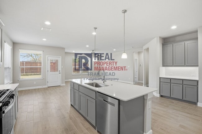 Building Photo - Spacious 4 Bedroom Home with Functional Layout