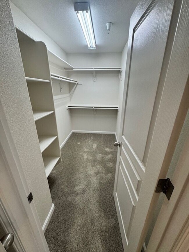 Building Photo - Shasta View Gardens Home - AVAILABLE for Move In