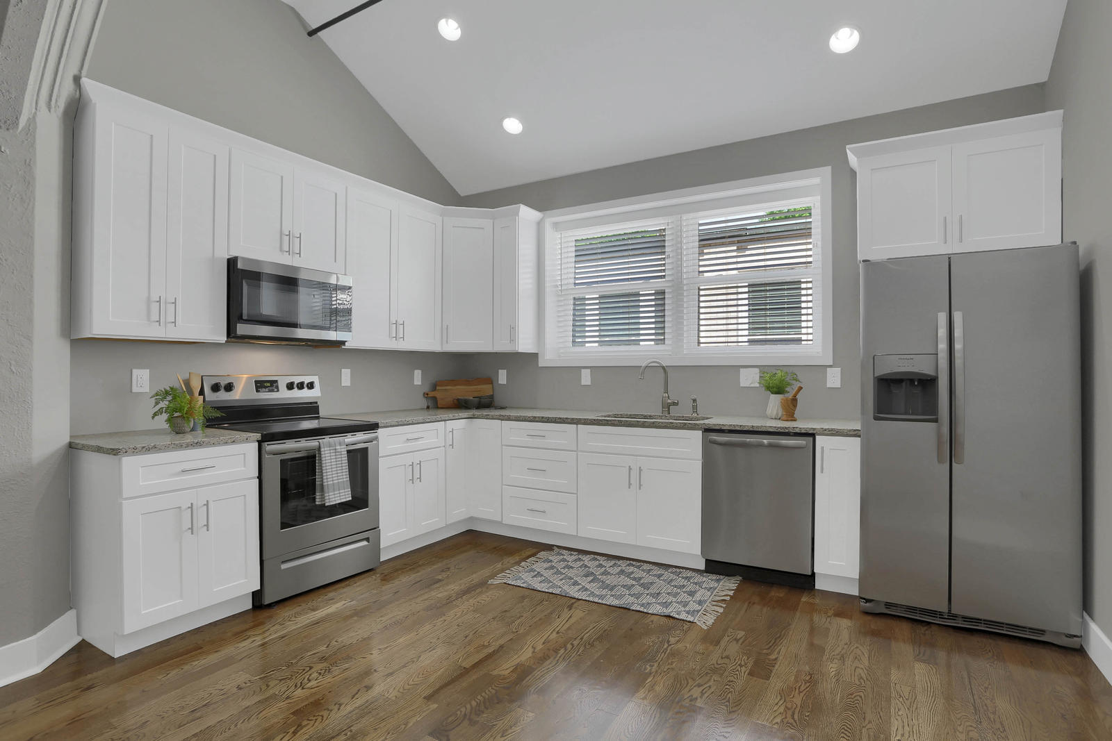 Building Photo - 5339 Nottingham Ave