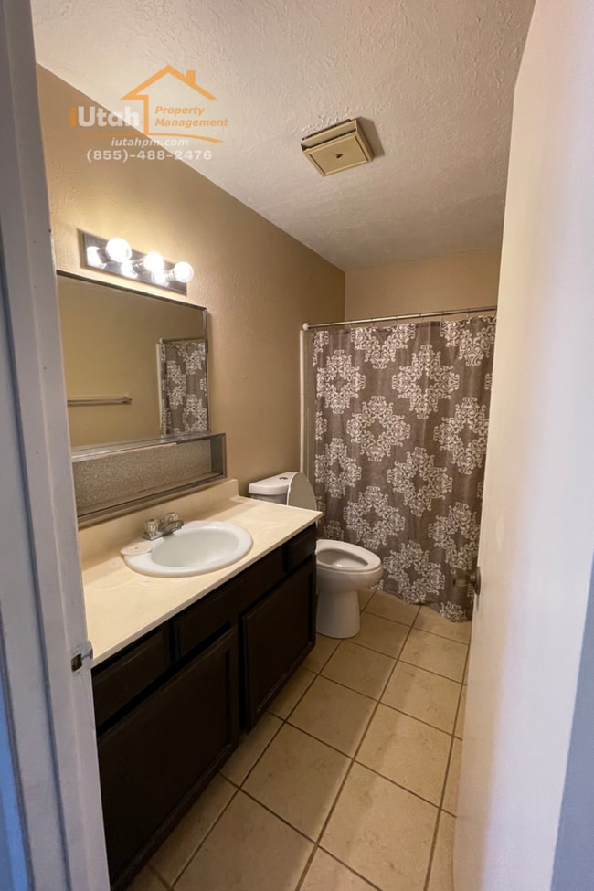 Building Photo - 2 bdrm 1 bath Duplex- Coming soon