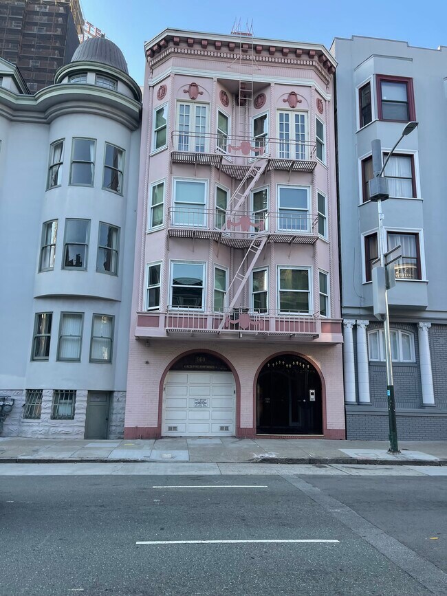 Primary Photo - 960 Pine St