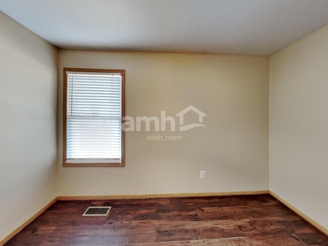 Building Photo - 2271 Landcrest Dr