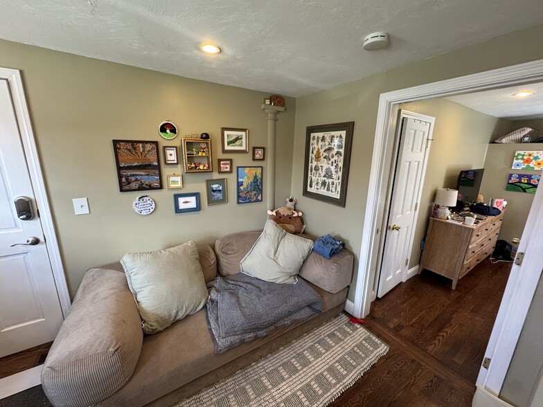 Building Photo - 735 Somerville Ave