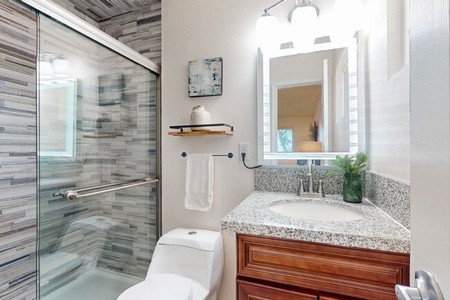 Building Photo - For Rent| 3 bedrooms 2 bathrooms| NE Abq | Private Yard | Fireplace | Available 03/23/2026!