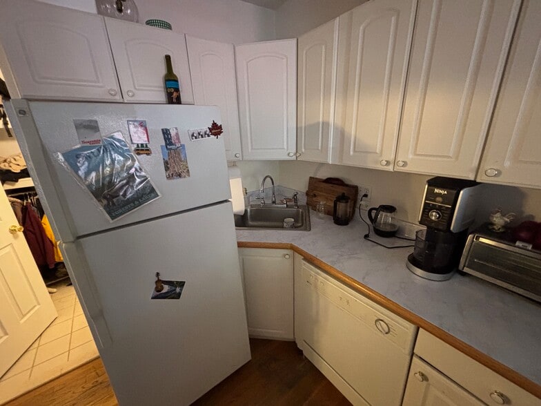 Building Photo - 19 Irving St