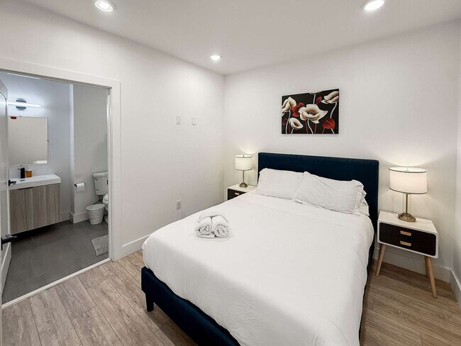 Building Photo - 2400 E Huntingdon St