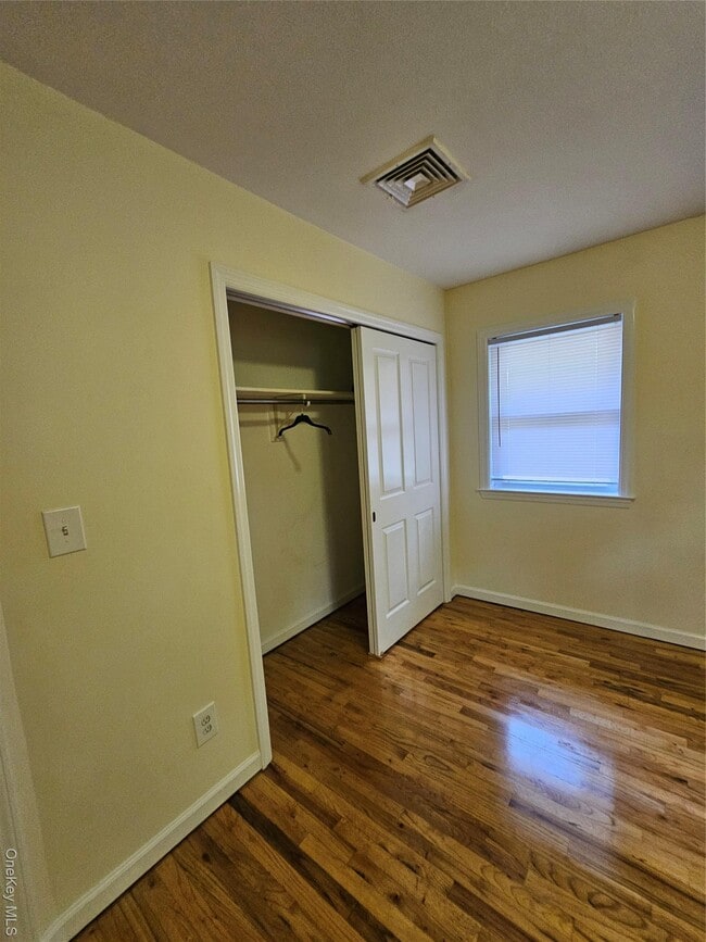 Building Photo - 8 Town Path