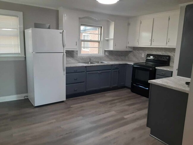 Building Photo - Charming 3 Bed, 1 Bath Brick Home – $1550/...