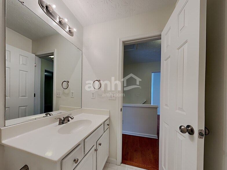 Building Photo - 5810 Stephens Mill Dr