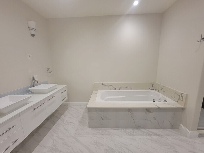 Building Photo - Stylish Single-Level Home in Pasco with Fi...