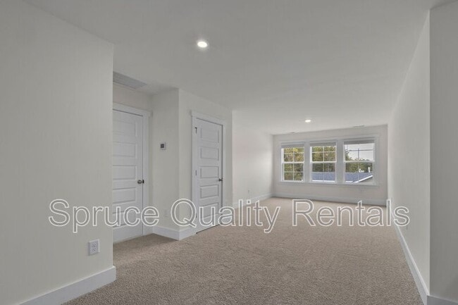 Building Photo - 4004 Upshur Ct