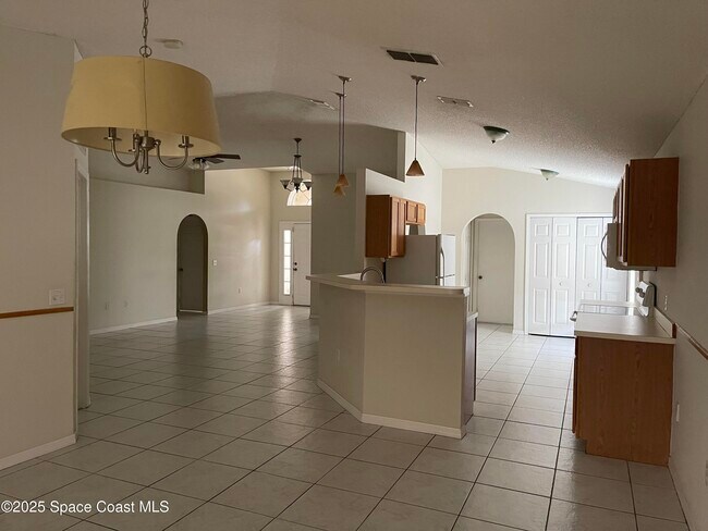 Building Photo - 1642 Sawgrass Dr SW