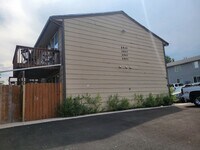 Building Photo - Great Fourplex LowerUnit!