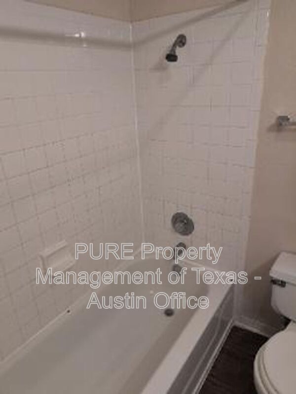 Building Photo - 1213 Gregory Ln
