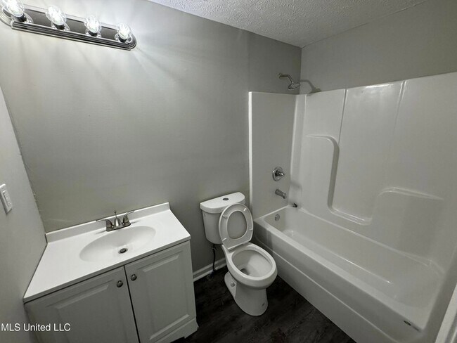 Building Photo - 742 Montclair Pl