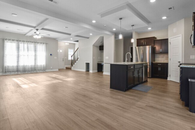 Building Photo - Pet Friendly Four Bedroom!