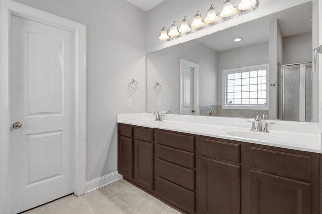 Building Photo - SPACIOUS 3000+ Sq Ft 2-Story Home in Sprin...
