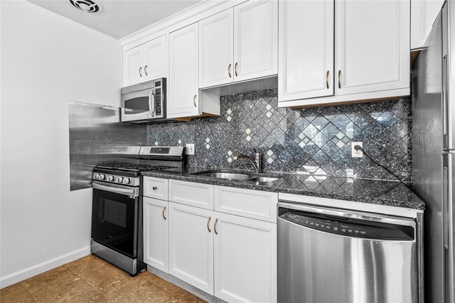 Building Photo - 5 Wyndover Woods Ln