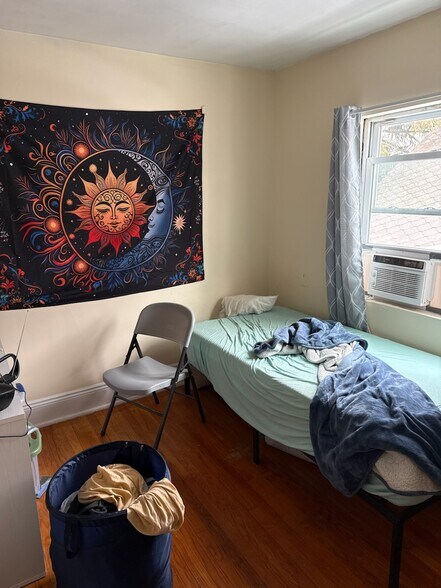 Building Photo - 84 Hollywood Ave