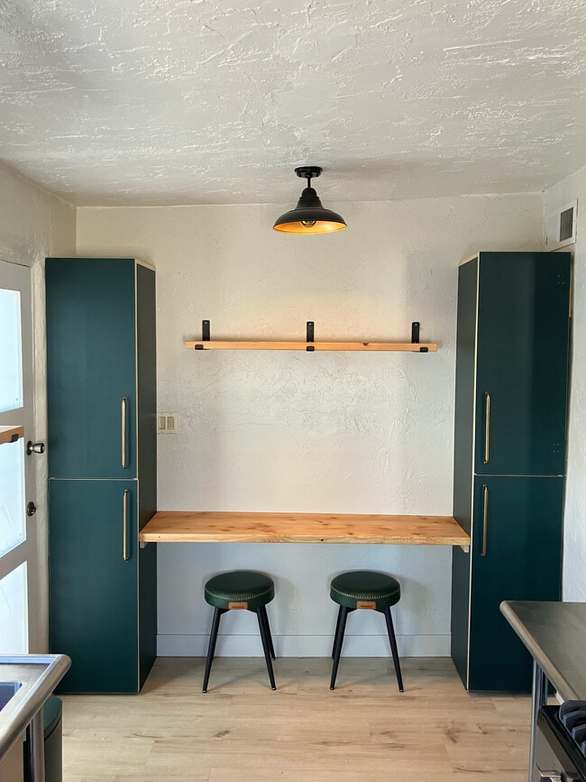 Building Photo - 912 7th St NW