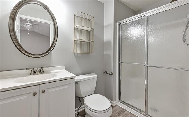 Building Photo - 229 Hillvue Dr